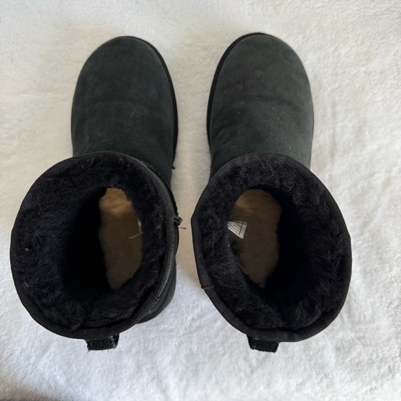 UGG Classic Mini Boot - Picture 3 of 9